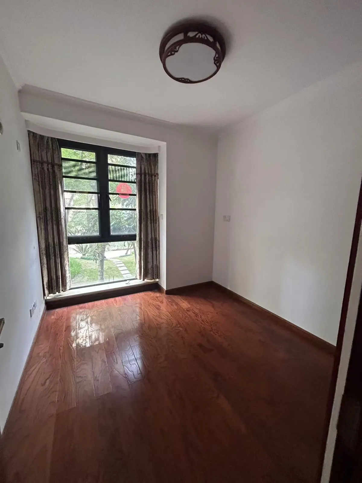 郁金香岸揽江苑