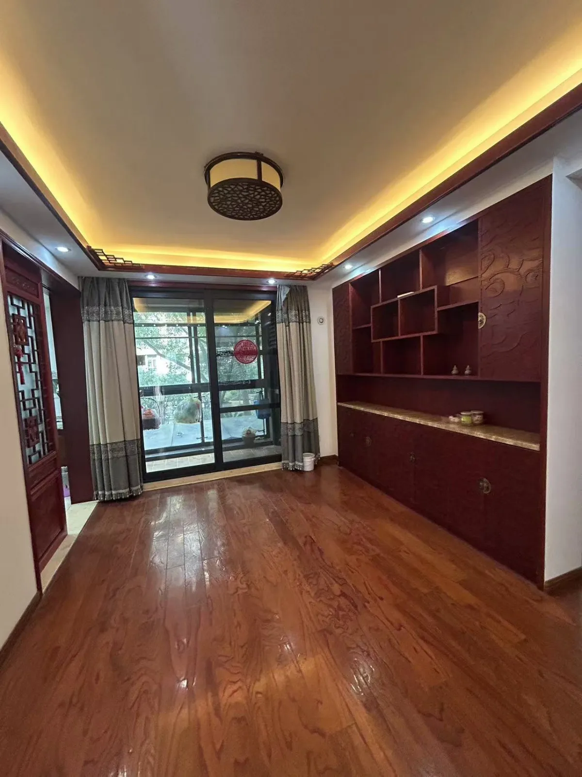 郁金香岸揽江苑